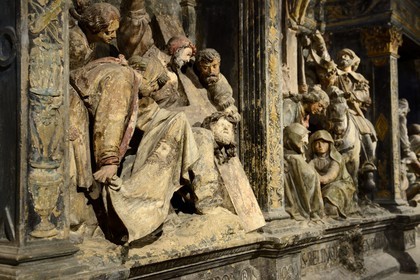 France, Meuse (55), Parc régional de Lorraine, Cotes de Meuse, Hattonchâtel, église collégiale Saint-Maur abritant un retable Renaissance qui représente trois épisodes de la Passion du Christ en pierre sculptée polychrome de 1523 attribué à Ligier Richier, le Saint Suaire