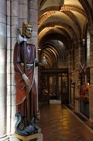 Royaume-Uni, Ecosse, Iles Orcades, Mainland, ville de Kirkwall, la cathédrale Saint-Magnus en grès rouge, Saint Olaf