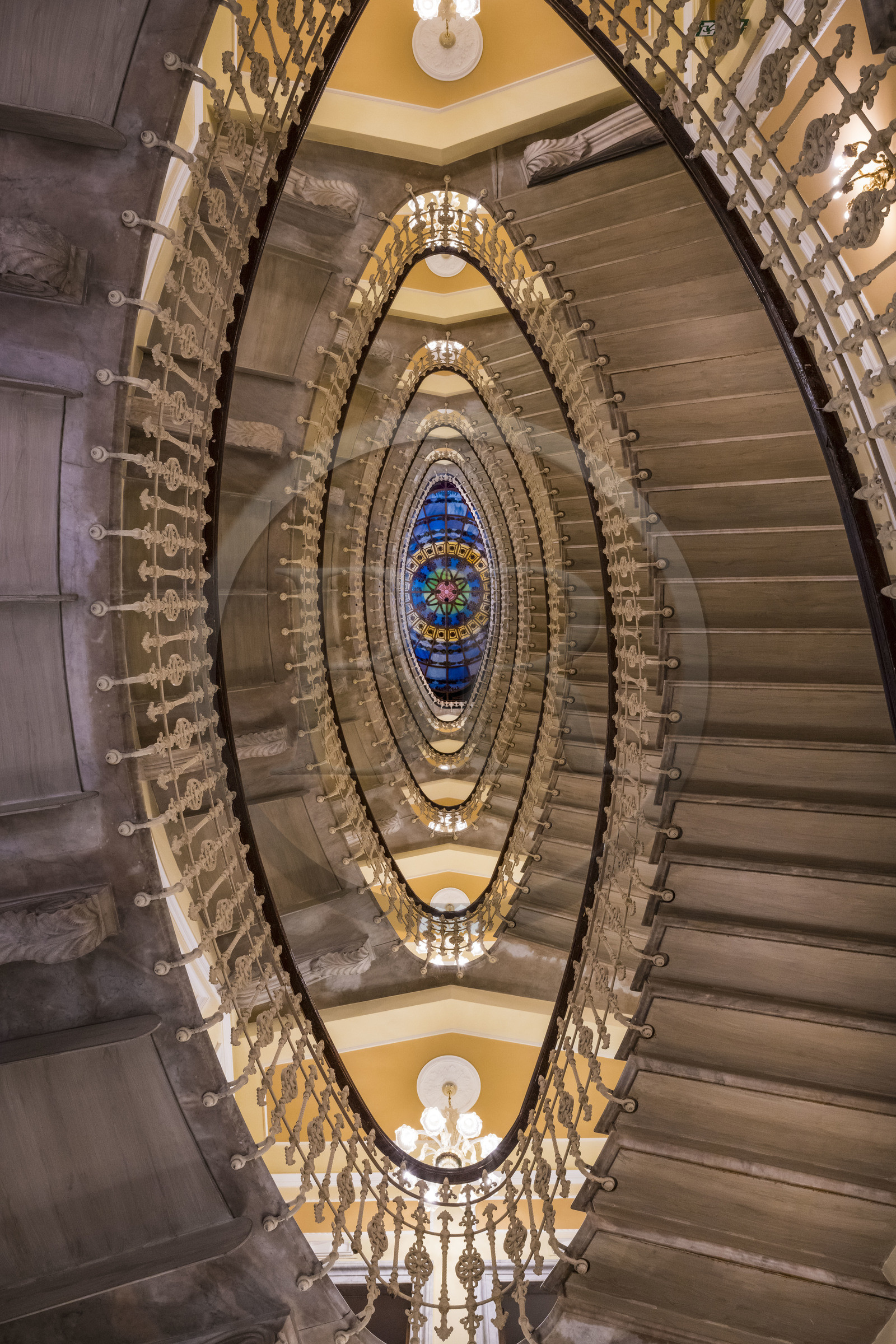 Italie, Ligurie, Gênes, le grand escalier du Hotel Bristol Palace
