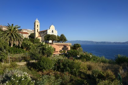 France, Corse-du-Sud (2A), Cargèse, église de l'Assomption dite latine édifiée au XIXe siècle sur une terrasse dominant le golfe de Sagone