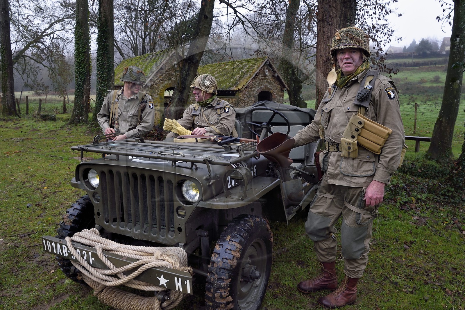 France, Eure (27), Sainte-Colombe-prés-Vernon, Allied Reconstitution Group (association de reconstitution historique de la 2éme Guerre Mondiale américain et Maquis), reconstitueurs en uniforme de la 101e division aéroportée US