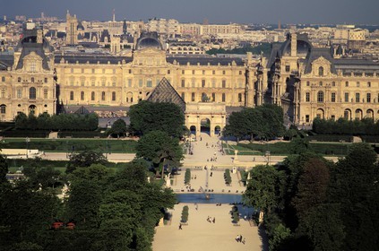 France, Paris, Tuileries gardens, Carousel du Louvre arch, Pyramid by the architect Ieoh Ming Pei and museum Louvre