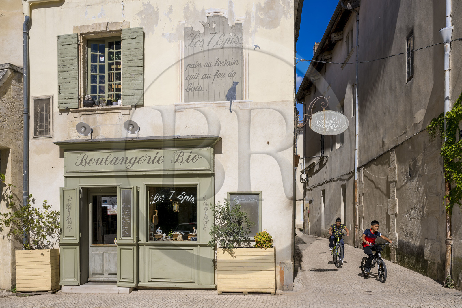 France, Bouches du Rhone, Tarascon, organic bakery in the streets of the old town