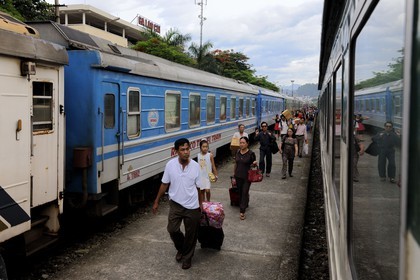 Vietnam, train from Hanoi to Lao Cai, arrival of the night train