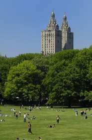 Etats-Unis, New York, Central park, farniente et sport le dimanche sur la pelouse The Sheep Meadow
