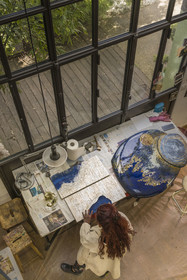 France, Hauts-de-Seine, Colombes, the french artist and lacquerer Isabelle Emmerique in her studio
