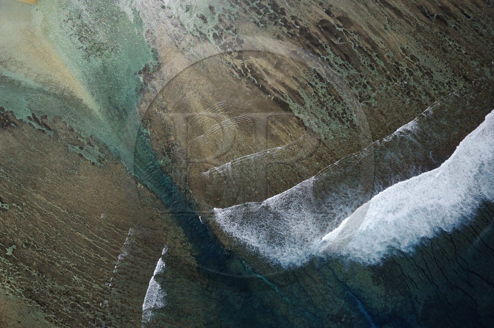 France, île de la Réunion, la Cote Ouest, le lagon de Saint-Gilles-Les-Bains, la Passe de l'Hermitage à l'Ermitage-les-Bains (vue aérienne)