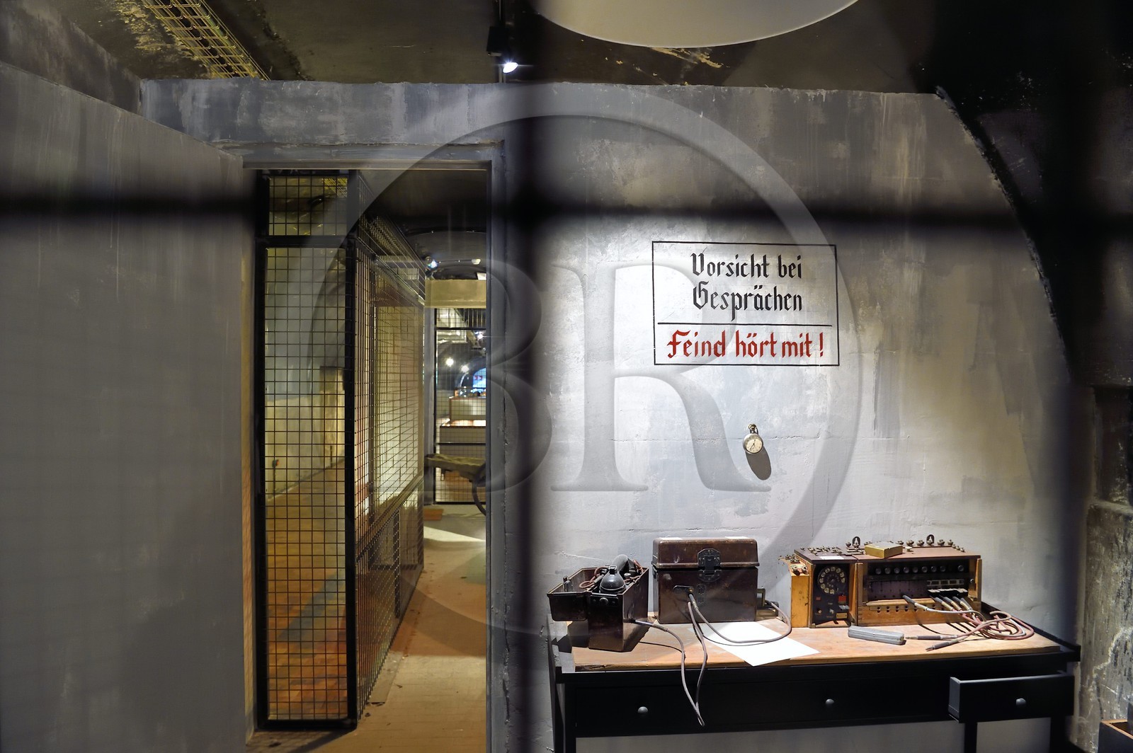 France, Calvados (14), Caen, le Mémorial pour la Paix, les communications dans le bunker souterrain du général Richter France, Calvados (14), Caen, le Mémorial pour la Paix, les communications dans le bunker souterrain du général Richter