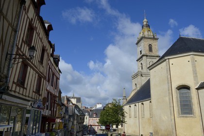 France, Morbihan (56), Golfe du Morbihan, Vannes, église Saint Patern vue depuis le haut de la rue Saint Patern