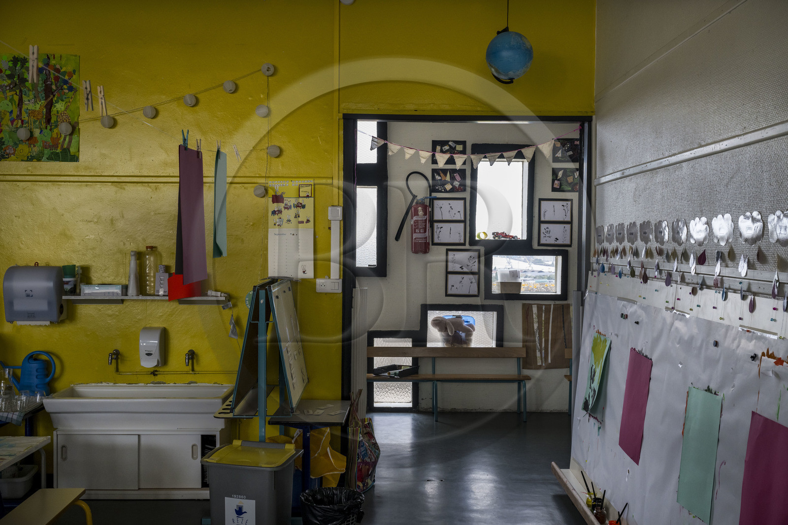 France, Loire-Atlantique (44), banlieue de Nantes, Rezé, la Maison Radieuse par l'architecte Le Corbusier, l'école maternelle installée sur le toit-terrasse, salle de classe