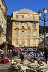 France, Alpes-Maritimes (06), Nice, vieille ville, marché du cours Saleya, le palais Cais de Pierlas, le peintre Henri Matisse y a habité quelques années au troisième étage