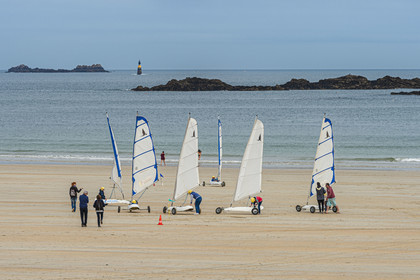France, Ille et Vilaine, Cote d'Emeraude (Emerald Coast), Saint Malo,  land-sailing on La Hoguette beach