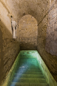France, Hérault (34), Montpellier, centre historique appelé l’Ecusson, au sous-sol d'un immeuble de la rue de la Barralerie, le mikvé médiéval, bain rituel juif de purification du XIIIème siècle parmi les mieux conservés, est alimenté par une nappe d'eau souterraine constamment renouvelée