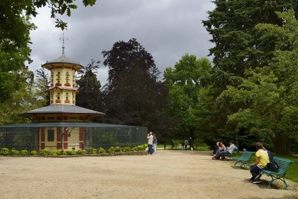 France, Ille-et-Vilaine (35), Rennes, Parc du Thabor, la volière (qui fait aussi office de colombier)