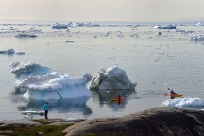 Groenland, cote ouest, baie de Disko, Ilulissat, site du fjord glacé classé Patrimoine Mondial de l'UNESCO, kayak