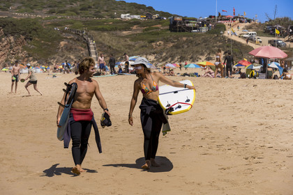 Portugal, Algarve, cote Atlantique Ouest, plage de surfeurs de Praia do Amado