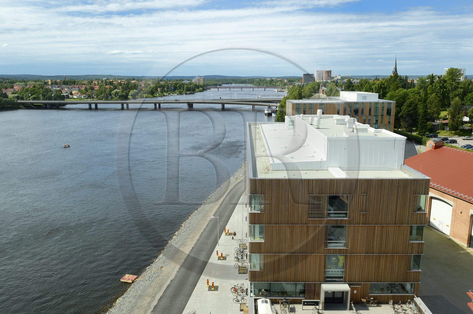 Suède, Comté de Vasterbotten, Umea, Umea Arts Campus en bordure de la rivière Ume (Umeälven)