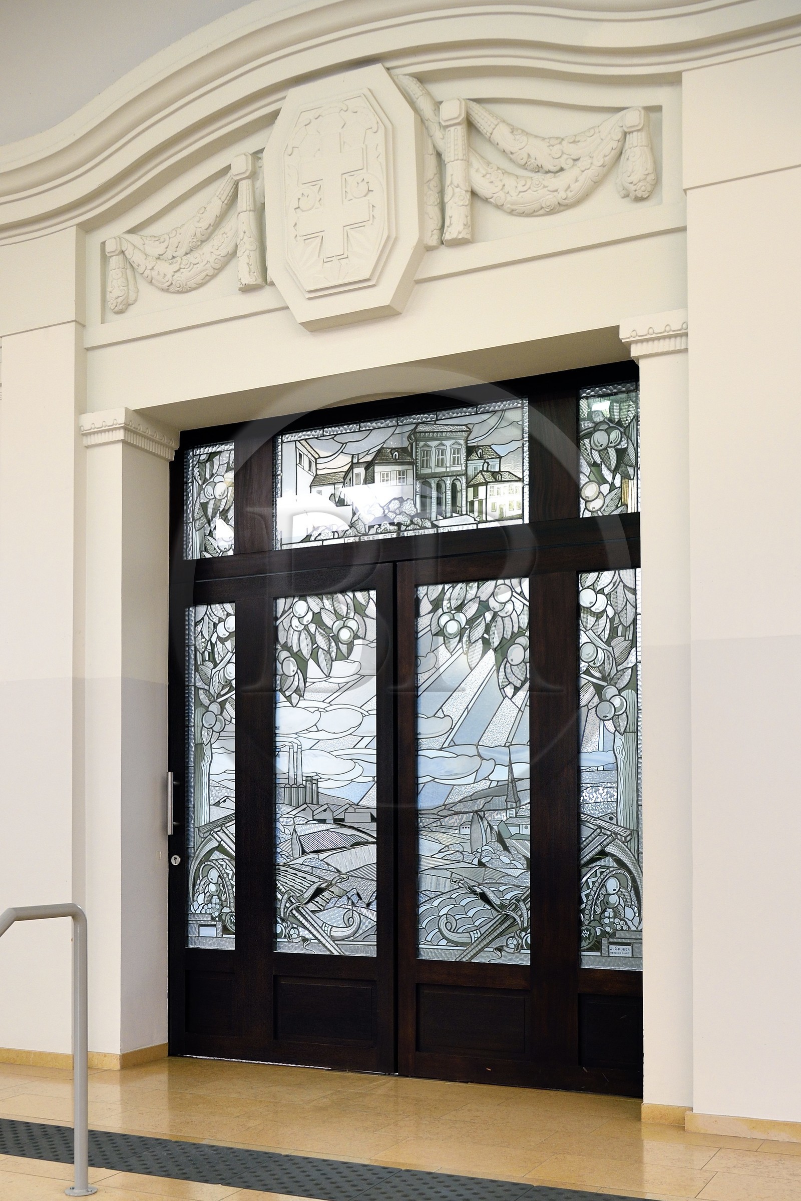 France, Meurthe et Moselle (54), Nancy, porte vitrée Art Déco réalisé par Jacques Gruber de l'immeuble de la Caisse d’Épargne de la place Dombasle