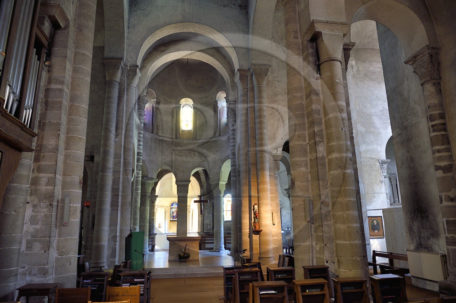 France, Allier (03), ancienne province du Bourbonnais, Chantelle, église romane du XIIe siècle de l'abbaye bénédictine Saint-Vincent, chemin de Saint-Jacques de Compostelle France, Allier (03), ancienne province du Bourbonnais, Chantelle, église romane du XIIe siècle de l'abbaye bénédictine Saint-Vincent, chemin de Saint-Jacques de Compostelle