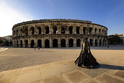 France, Gard (30), Nimes, place des arènes, statue du torero Nimeno II par Serena Carone de 1994