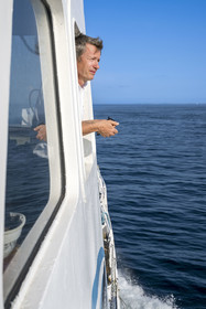 France, Finistère (29), Mer d'Iroise, Le Conquet, navire de la Penn ar Bed assurant la liaison avec les iles de Molène et Ouessant, le capitaine Pascal Renaud sur la passerelle