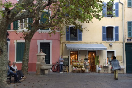 France, Var, Sanary-sur-Mer, alley in the old town