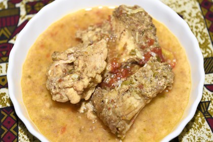 Gabon, Libreville, plat de python en sauce