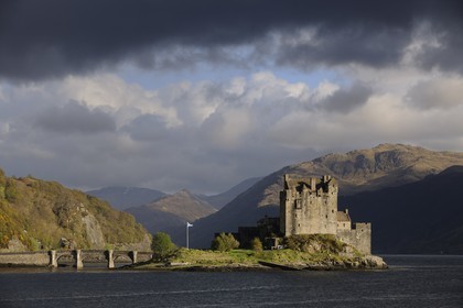 Royaume-Uni, Ecosse, région des Highlands, comté de Ross & Cromarty, Eilean Donan Castle, château à l'entrée du Loch Duich