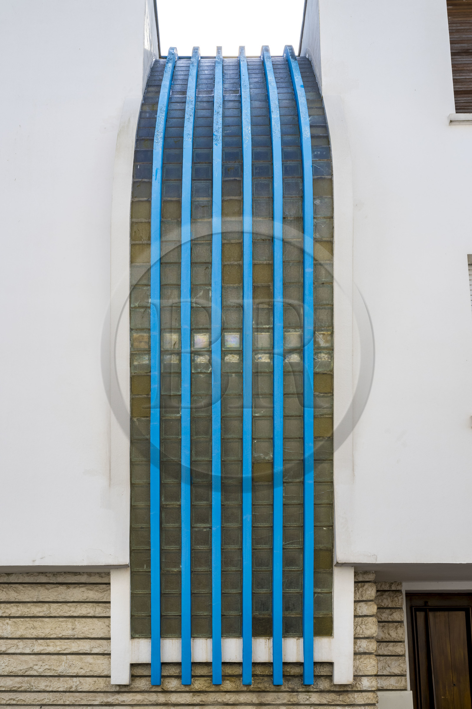 France, Charente-Maritime (17), Royan, Rue de Foncillon menant à la mer, la villa Le Grille-Pain (1953) des architectes Pierre Marmouget et Edouard Pinet