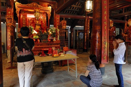 Vietnam, Hanoï, temple Van Mieu (temple de la Littérature) dédié à Confucius construit en 1070, Confucius