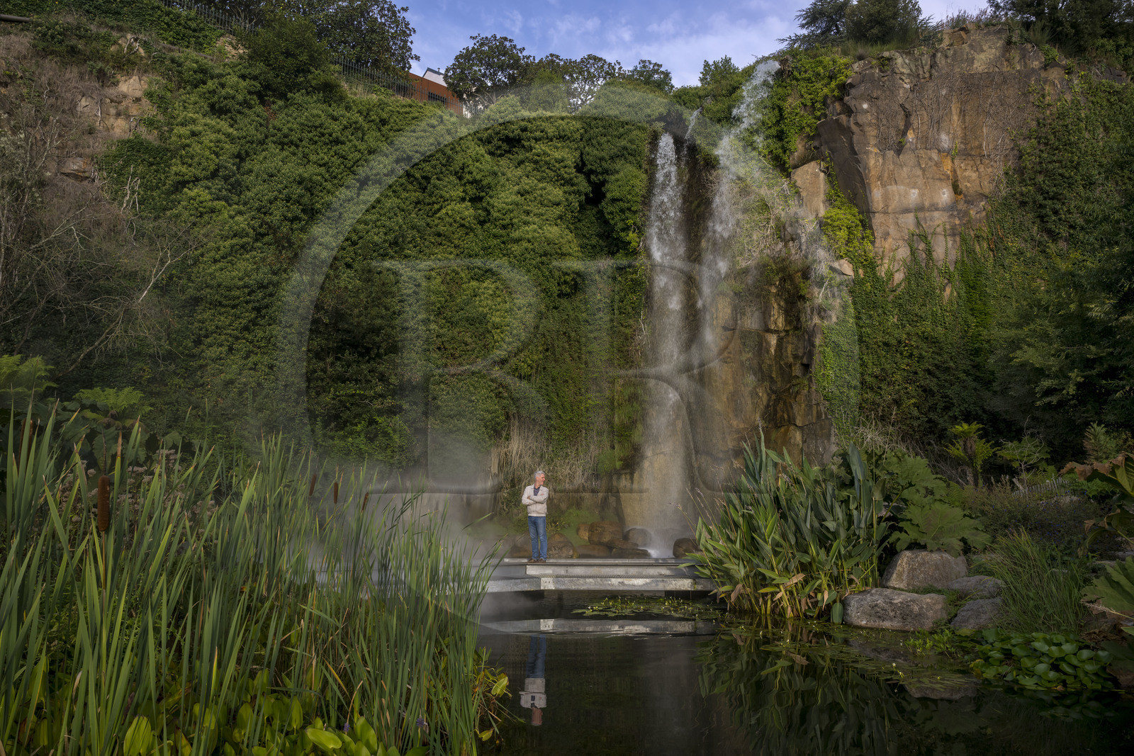 France, Loire-Atlantique (44), Nantes, quartier de Chantenay, le Jardin Extraordinaire, parc public situé dans l'ancienne Carrière de Miséry avec sa cascade artificielle de 25 m de haut, Romaric Perrocheau chef des Espaces Verts de Nantes