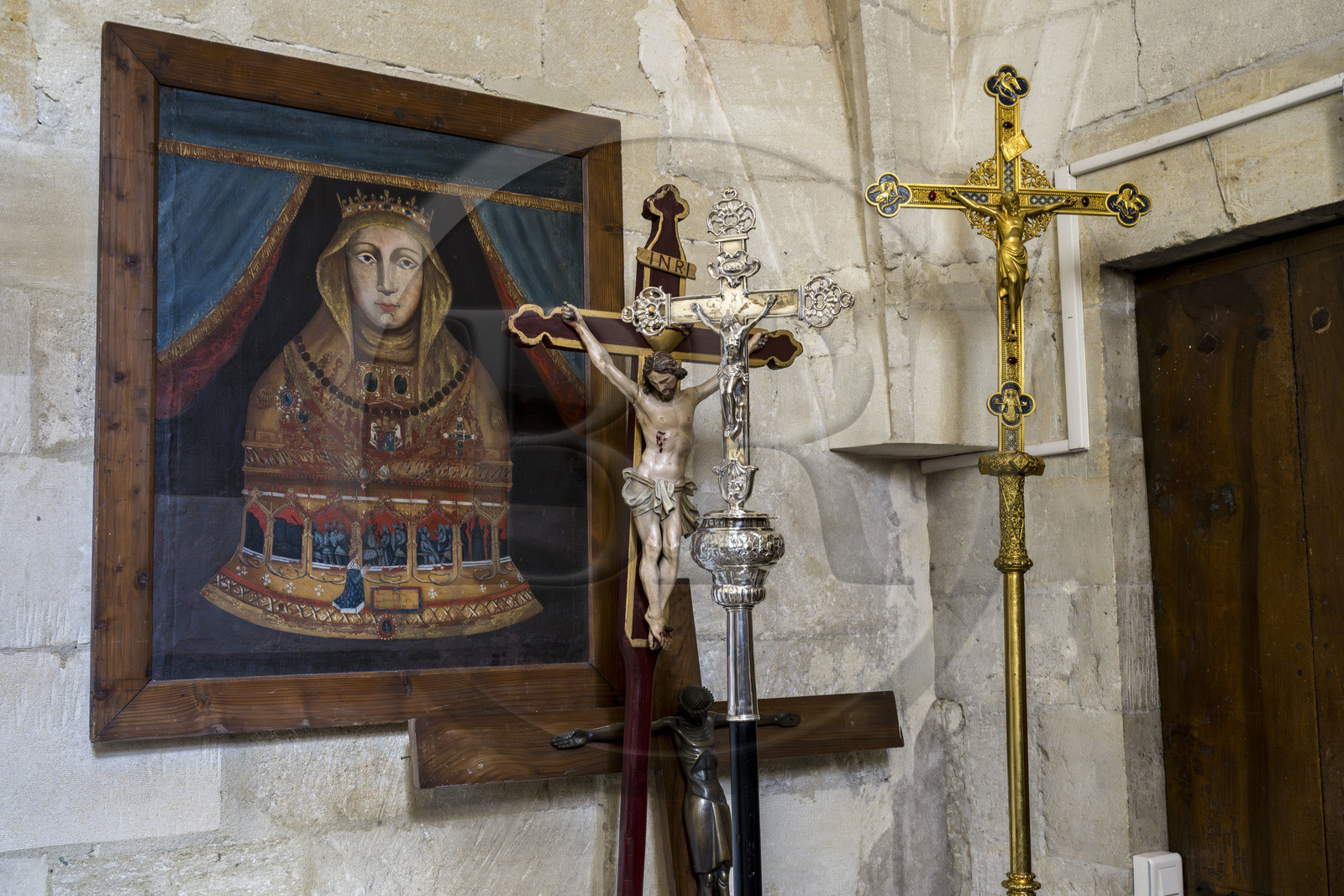 France, Bouches-du-Rhône (13), Tarascon, la collégiale royale Sainte-Marthe érigée aux XIe et XIIe siècles, tableau du XVIIe siècle qui représente le reliquaire disparu à la révolution qui contenait le crâne de Sainte Marthe