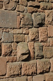 France, Bas-Rhin (67), le château du Haut-Koenigsbourg, façade extérieur du Grand Bastion, mur en grès des Vosges en relief