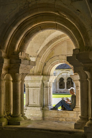 France, Côte-d'Or (21), Marmagne, l'abbaye cistercienne de Fontenay classée au Patrimoine Mondial de l'UNESCO, le cloître