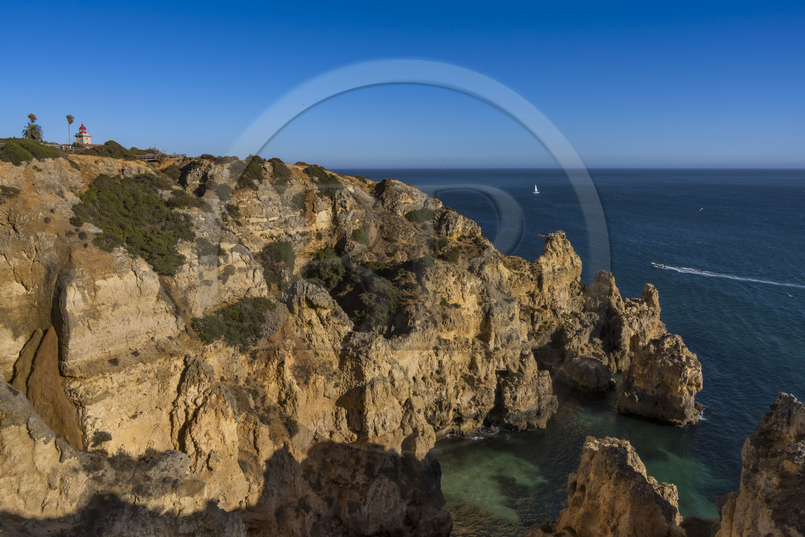 Portugal, Algarve, Lagos, les falaises escarpées de la Ponta da Piedade