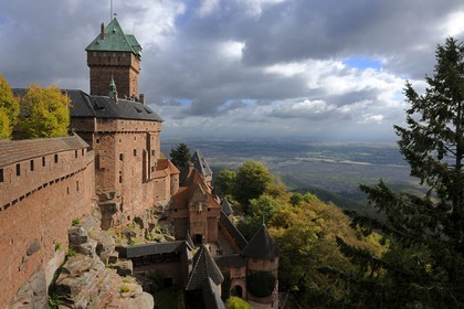 France, Bas Rhin, Orschwiller, Alsace Wine Road, Haut Koenigsbourg Castle, the dungeon and the south lodging house seen from the Grand Bastion