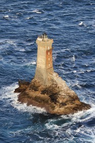 France, Finistère (29), Mer d'Iroise, Plogoff, la Pointe du Raz, phare de la Vieille (vue aérienne)