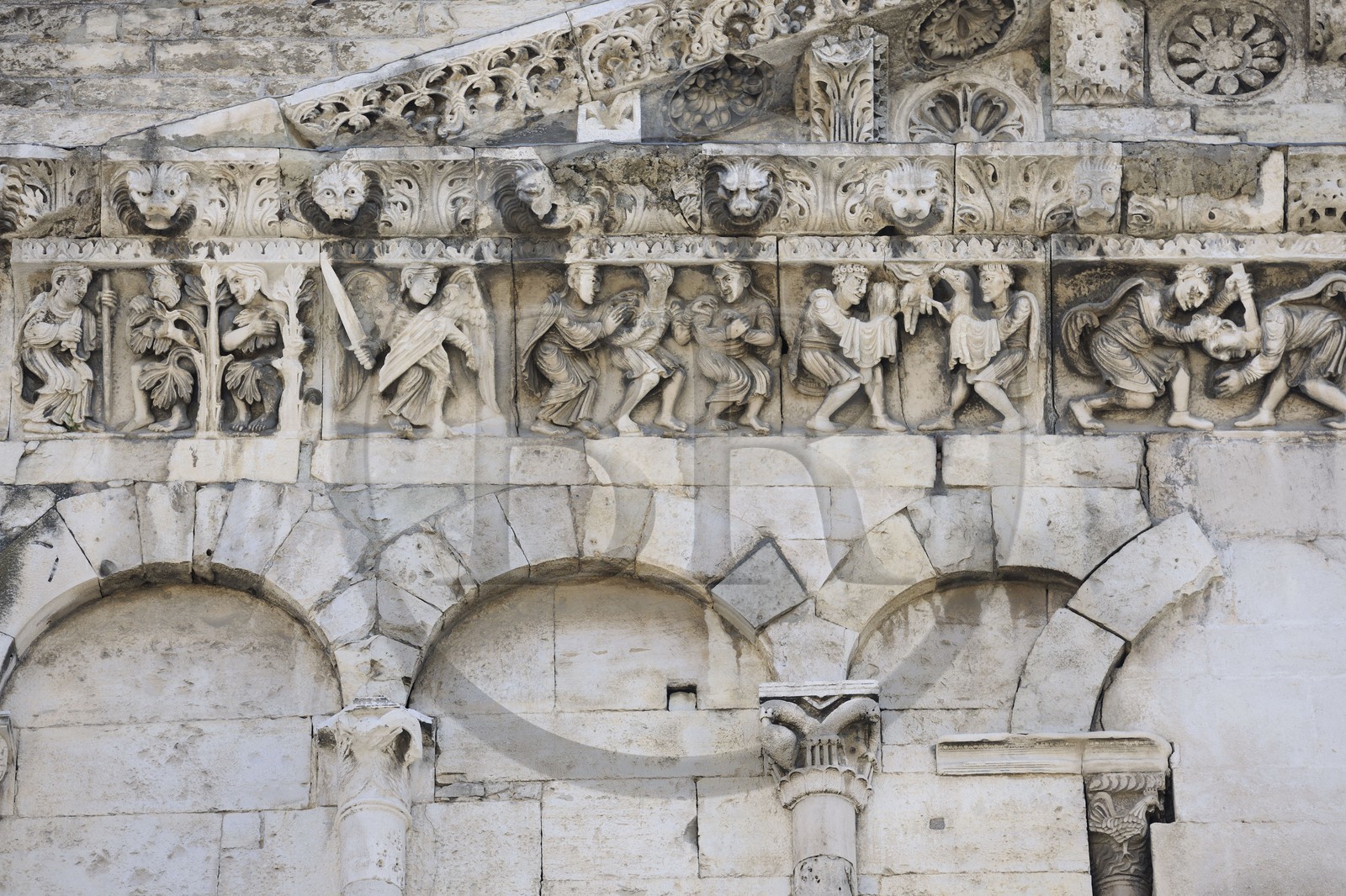 France, Gard (30), Nimes, détail de la façade de la Cathédrale Notre-Dame-et-Saint-Castor