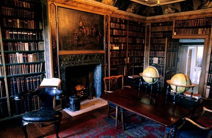 Royaume-Uni, Ecosse, région des Borders, vallée de la Tweed, Traquair House, la chaise de cavalier dans la bibliothèque