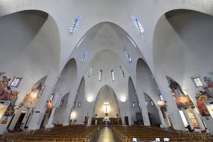 France, Alpes-Maritimes (06), Nice, église Sainte-Jeanne-d'Arc (1913-1933), les fresques intérieures d'Eugène Klementieff s'inspirent du cubisme, des icônes orthodoxes et du Quattrocento
