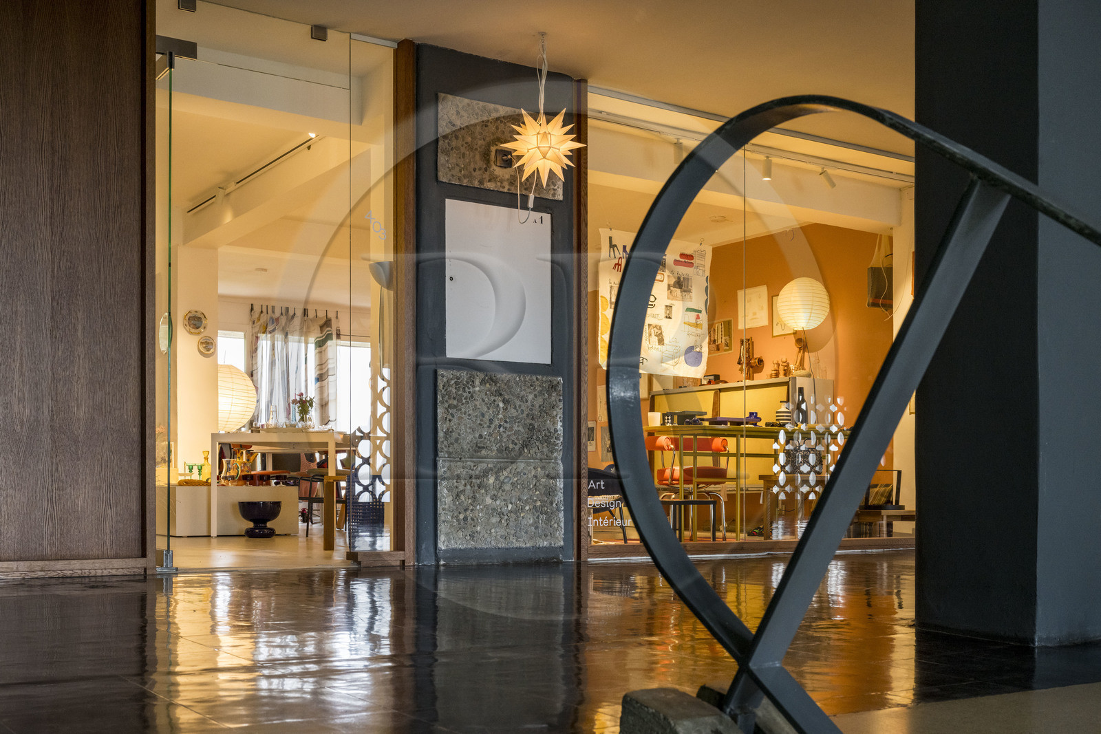 France, Bouches-du-Rhône (13), Marseille, oeuvre architecturale de Le Corbusier, classée Patrimoine Mondial de l'UNESCO, la Cité Radieuse par l'architecte Le Corbusier, boutique Maison Mirbel art design interieur