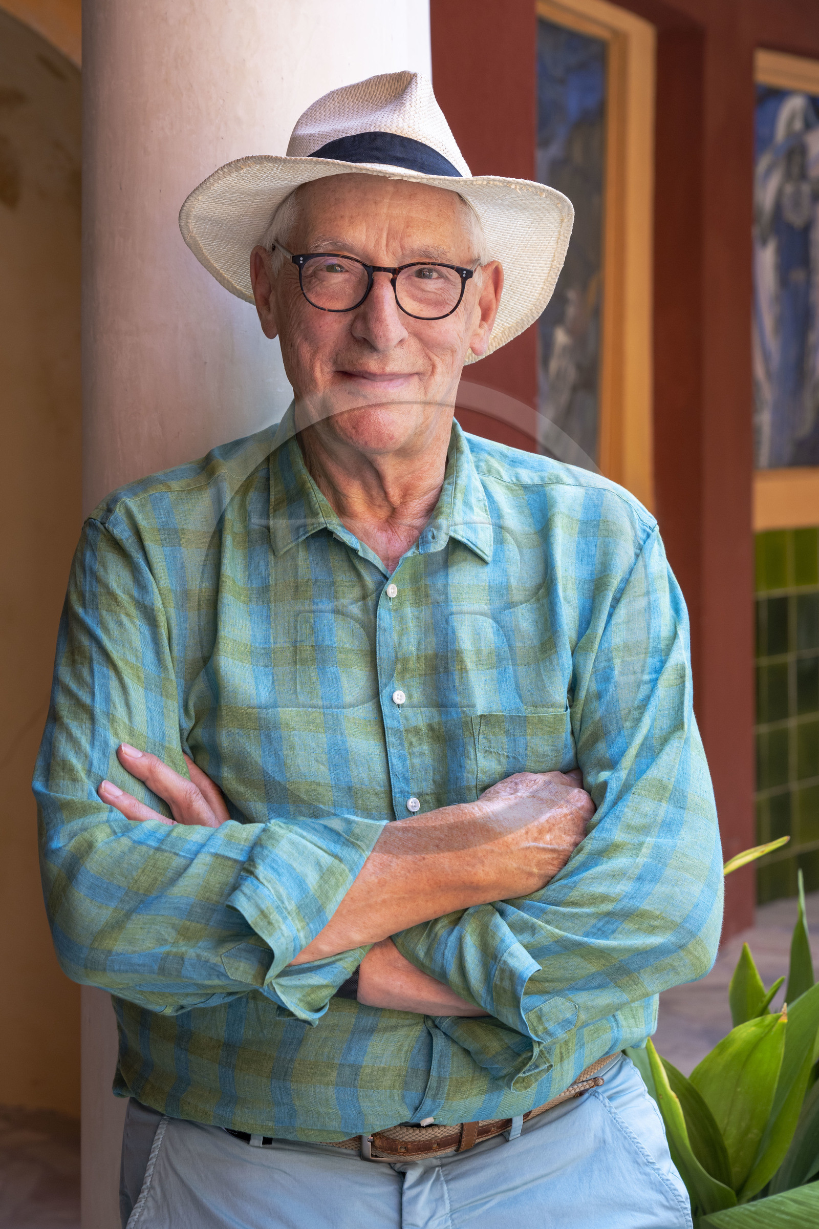 France, Alpes-Maritimes (06), Menton, Domaine des Colombieres, l'actuel propriétaire Michael Likierman dans la villa des Colombières  entièrement conçue comme une œuvre d'art par Ferdinand Bac