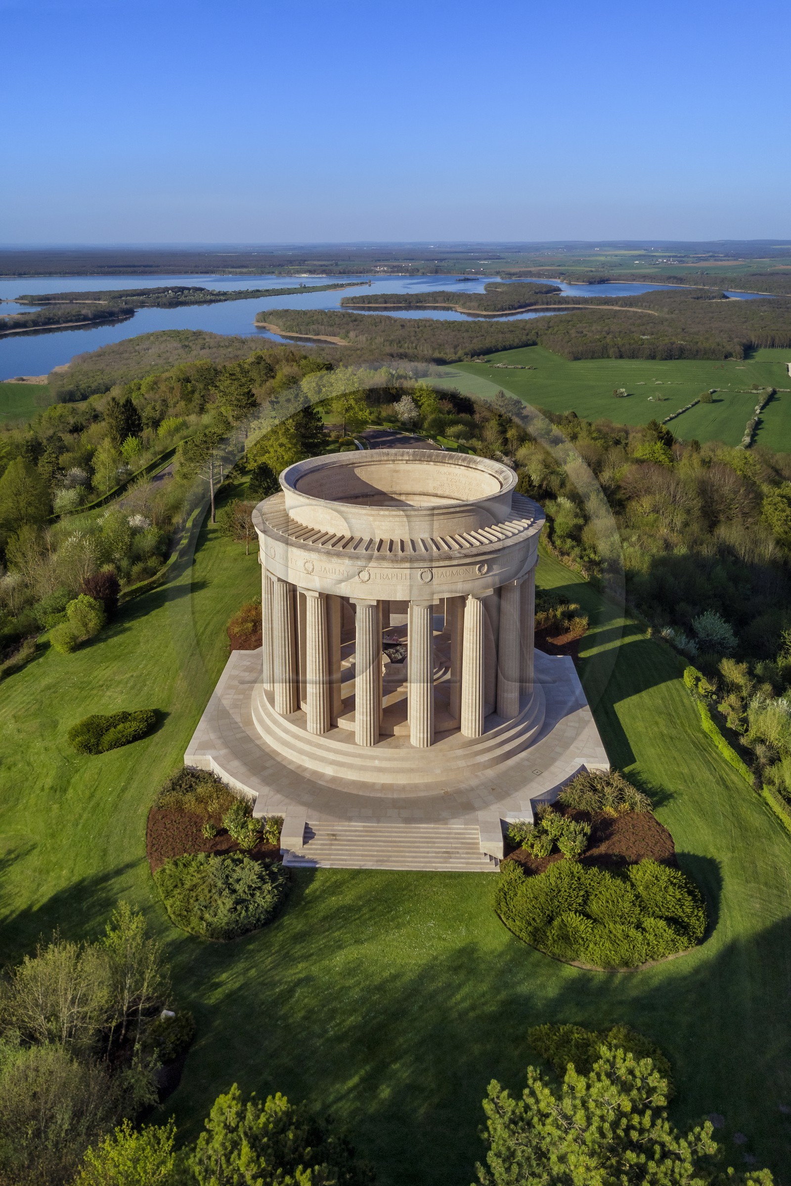 France, Meuse (55), Parc régional de Lorraine, Cotes de Meuse, monument américain de la Butte de Montsec commémorant les offensives menées par l'armée américaine sur le saillant de Saint-Mihiel lors de la Première Guerre mondiale (vue aérienne)