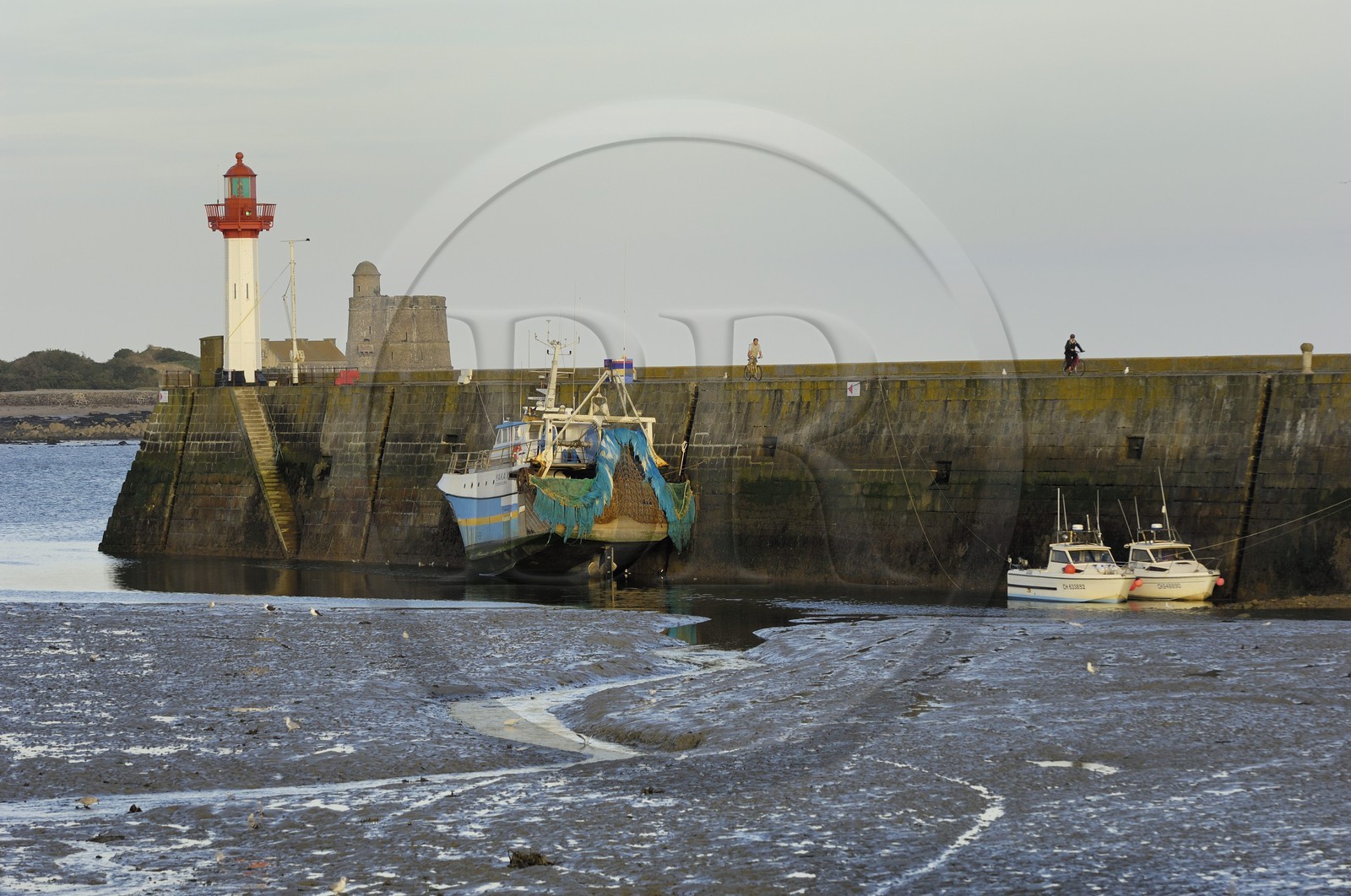 France, Manche (50), Val de Saire, port de Saint-Vaast-la-Hougue et son fort Vauban classé Patrimoine Mondial de l'UNESCO de l'Ilet Vauban sur l'Ile de Tatihou