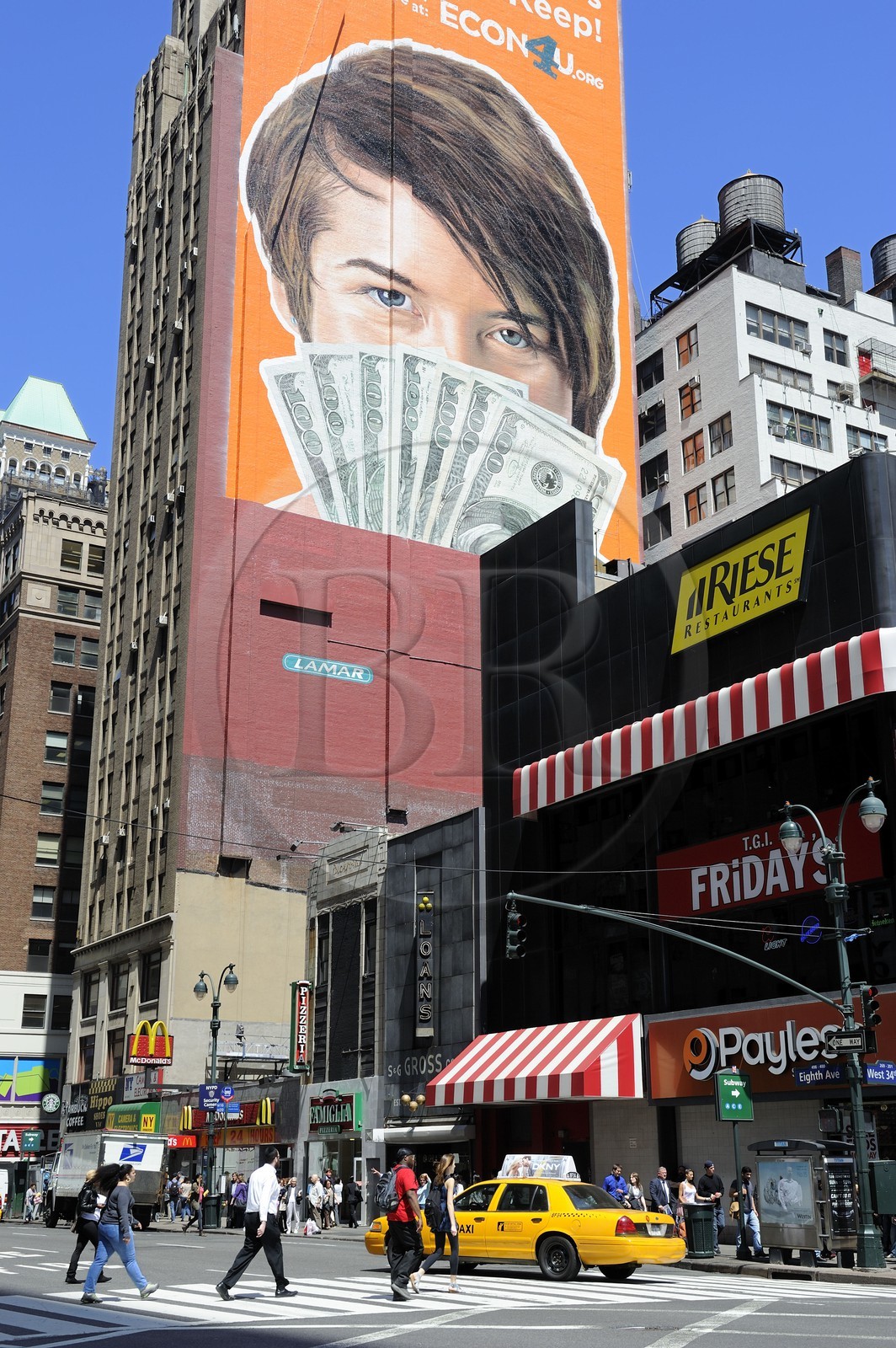 Etats-Unis, New York, Manhattan, Midtown, panneau publicitaire à l'angle de la 8ème avenue et 34ème rue