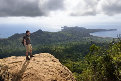 France, Ile de Mayotte, Grande-Terre, Réserve Forestière des Cretes du Sud, randonneur au sommet du Mont Choungui (594 mètres)