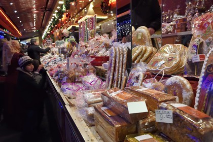 France, Bas-Rhin (67), Strasbourg, vieille ville classée Patrimoine Mondial de l'UNESCO, marché de Noël (Christkindelsmarik) de la place Broglie