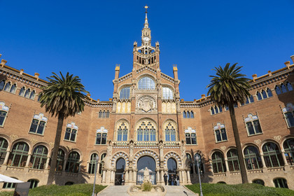 Espagne, Catalogne, Barcelone, quartier d'El Guinardo, ancien Hospital de la Santa Creu i de Sant Pau classé Patrimoine Mondial de l'UNESCO, de style moderniste par l'architecte Domenech i Montaner, aujourd'hui un musée et un centre culturel, batiment de l'administration