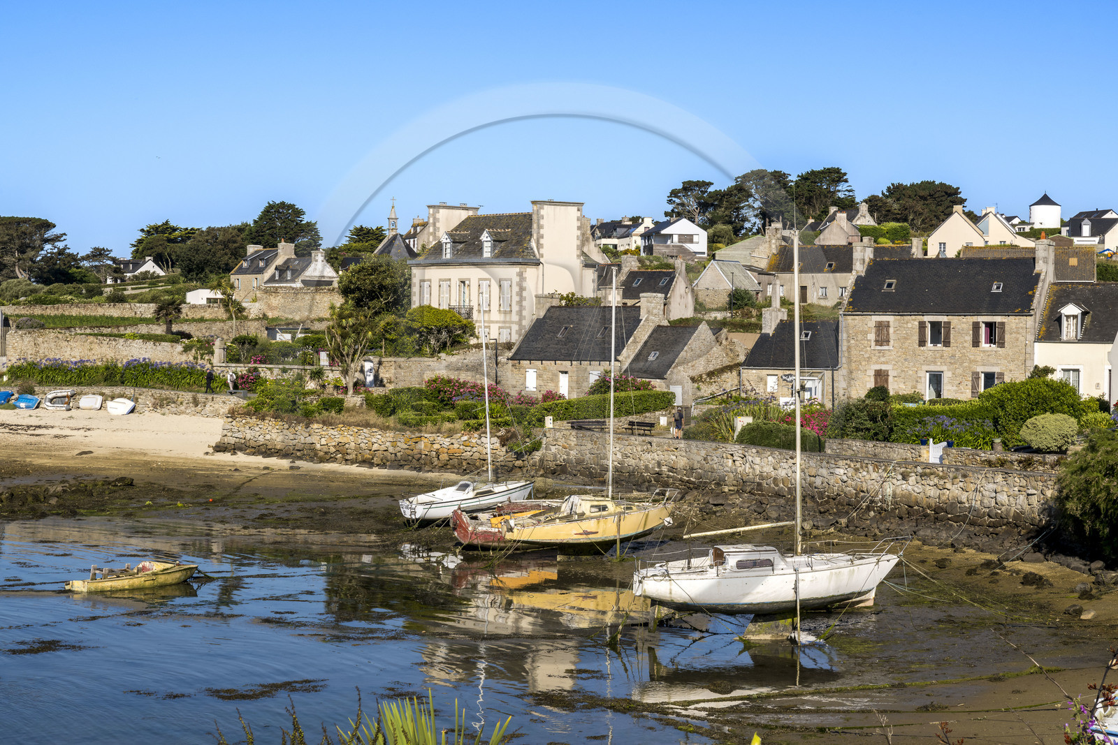 France, Finistère (29), Iles du Ponant, Ile de Batz, Porz an Eog, ancien port des goélettes et maisons d'armateurs dans le Bourg