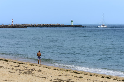 Portugal, Algarve, Ria Formosa Natural Park, Faro, the beach of Island of Barreta or Deserta (Ilha da Barretta or Deserta)